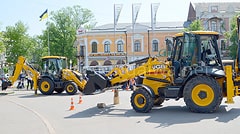 Змагання між машиністами екскаваторів.