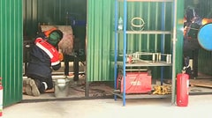 Подготовка сварщиков к соревнованию по ремонту нефтепровода.